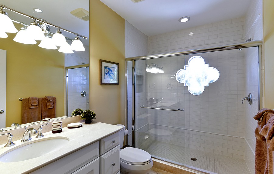 Guest Bathroom Upstairs